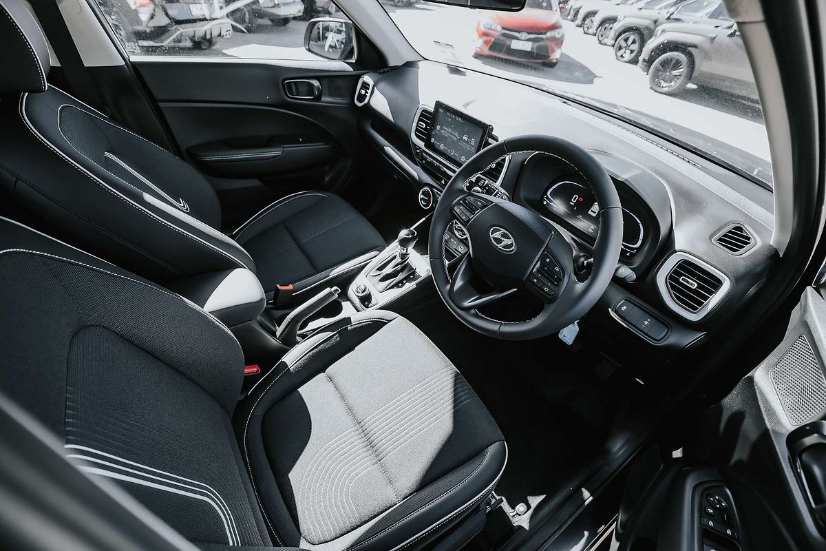 2025 Hyundai Venue Active QX.V5