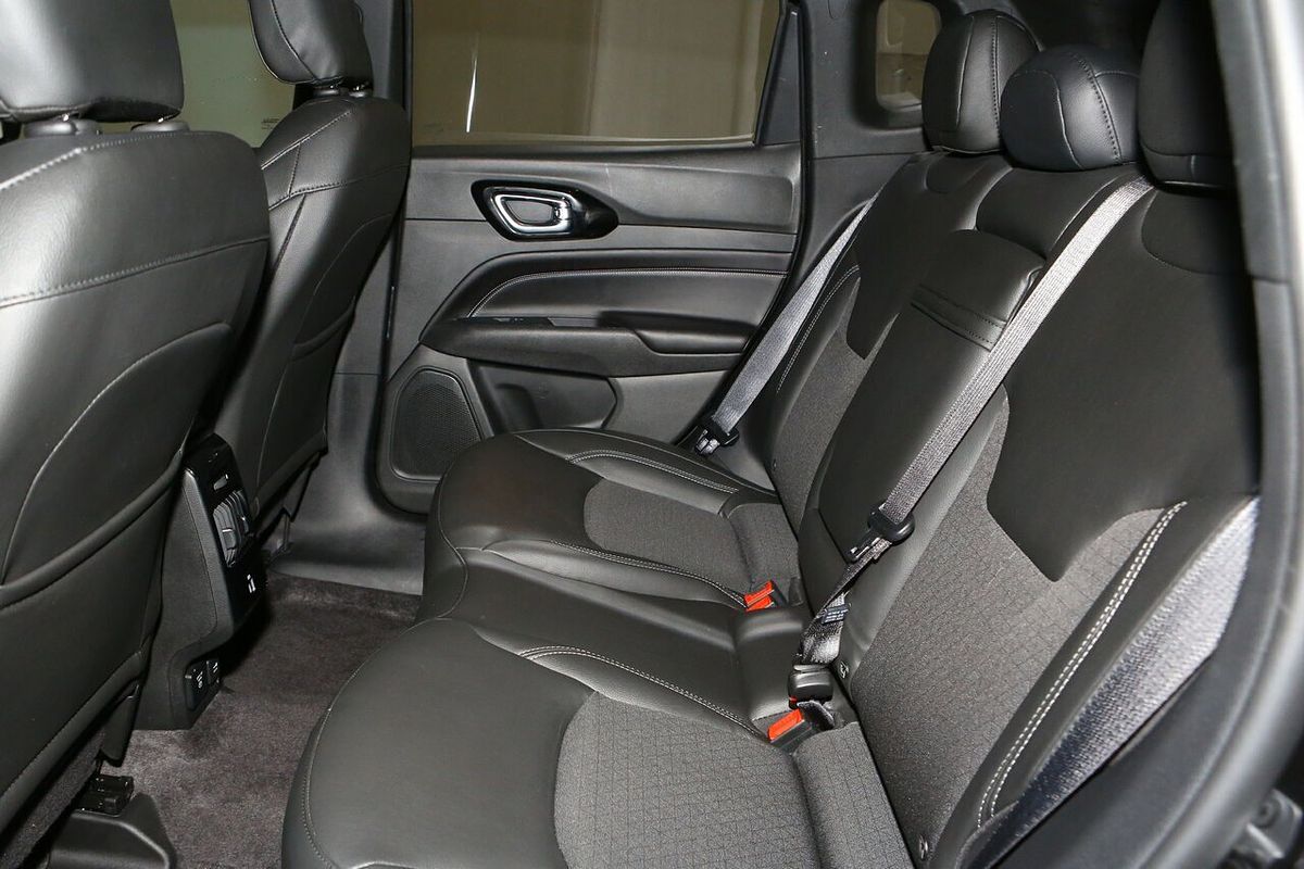 2023 Jeep Compass Night Eagle M6