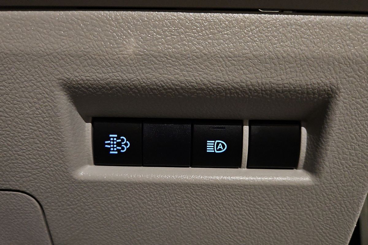 2019 Toyota Hiace Commuter GDH322R
