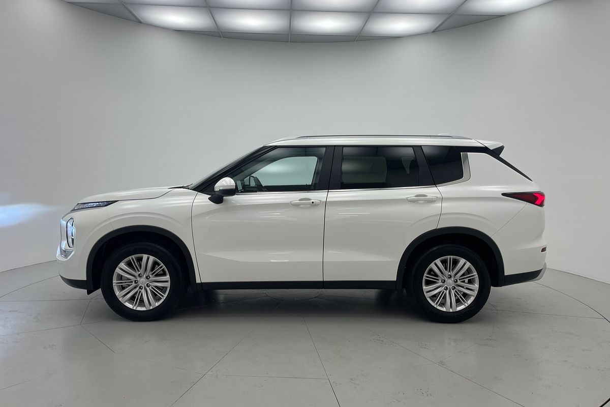 2023 Mitsubishi Outlander LS ZM