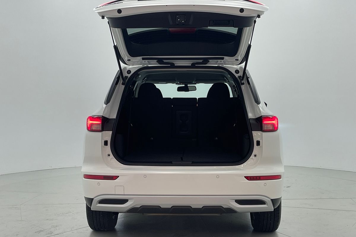 2023 Mitsubishi Outlander LS ZM