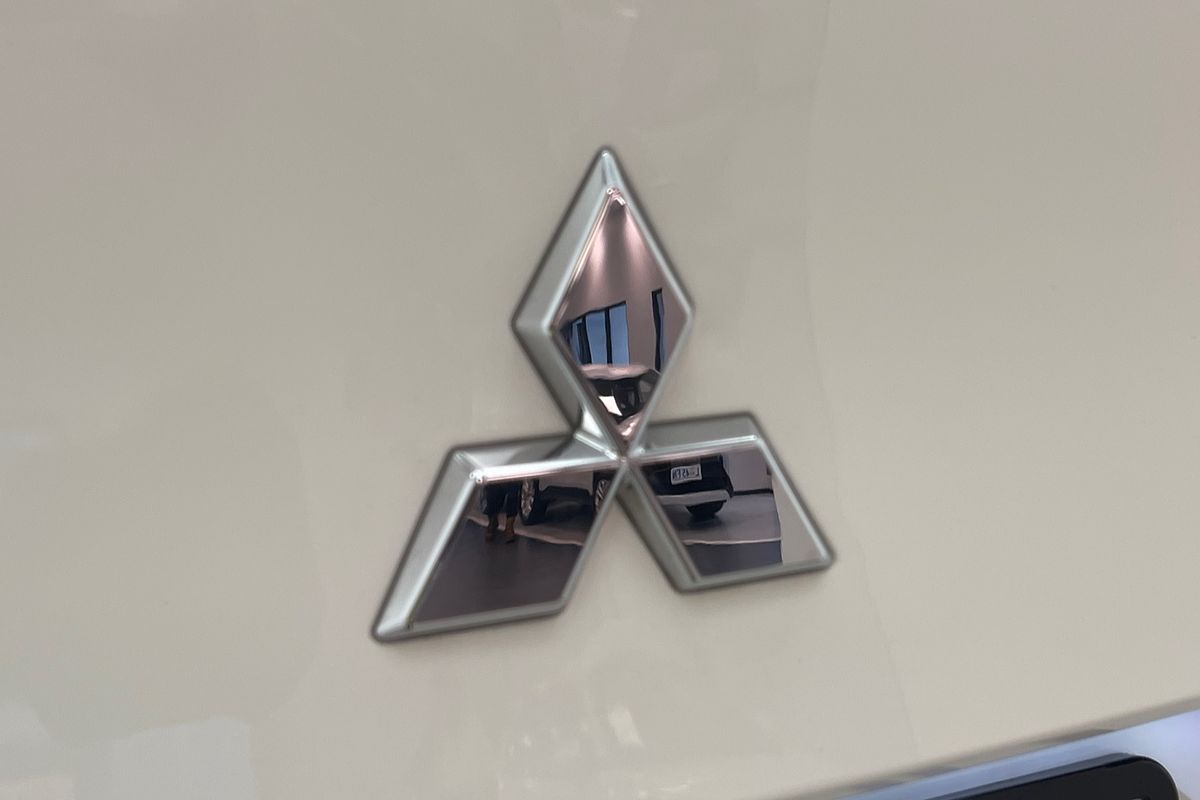 2023 Mitsubishi Outlander LS ZM