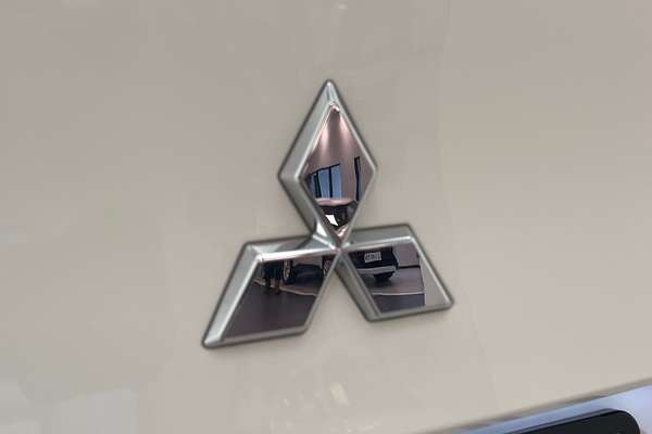 2023 Mitsubishi Outlander LS ZM