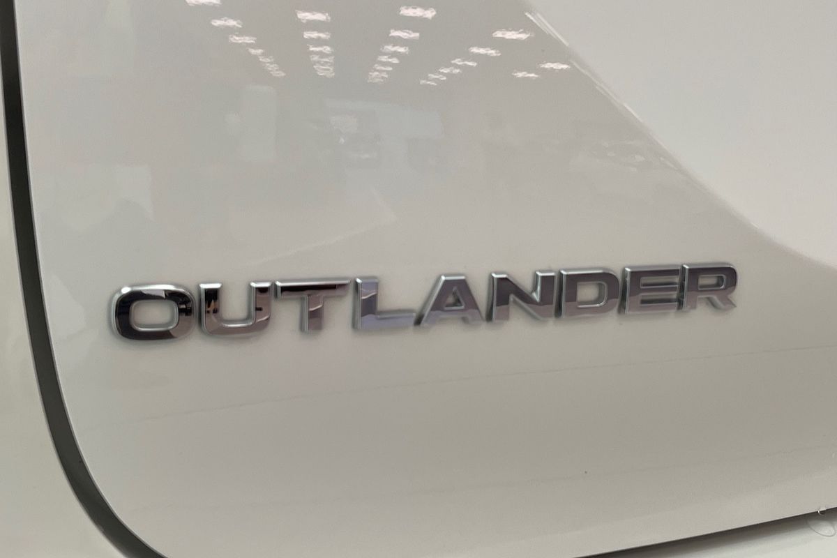 2023 Mitsubishi Outlander LS ZM