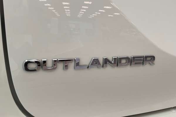2023 Mitsubishi Outlander LS ZM