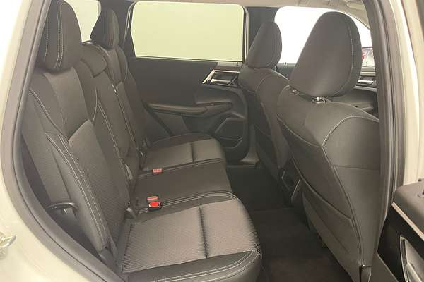 2023 Mitsubishi Outlander LS ZM