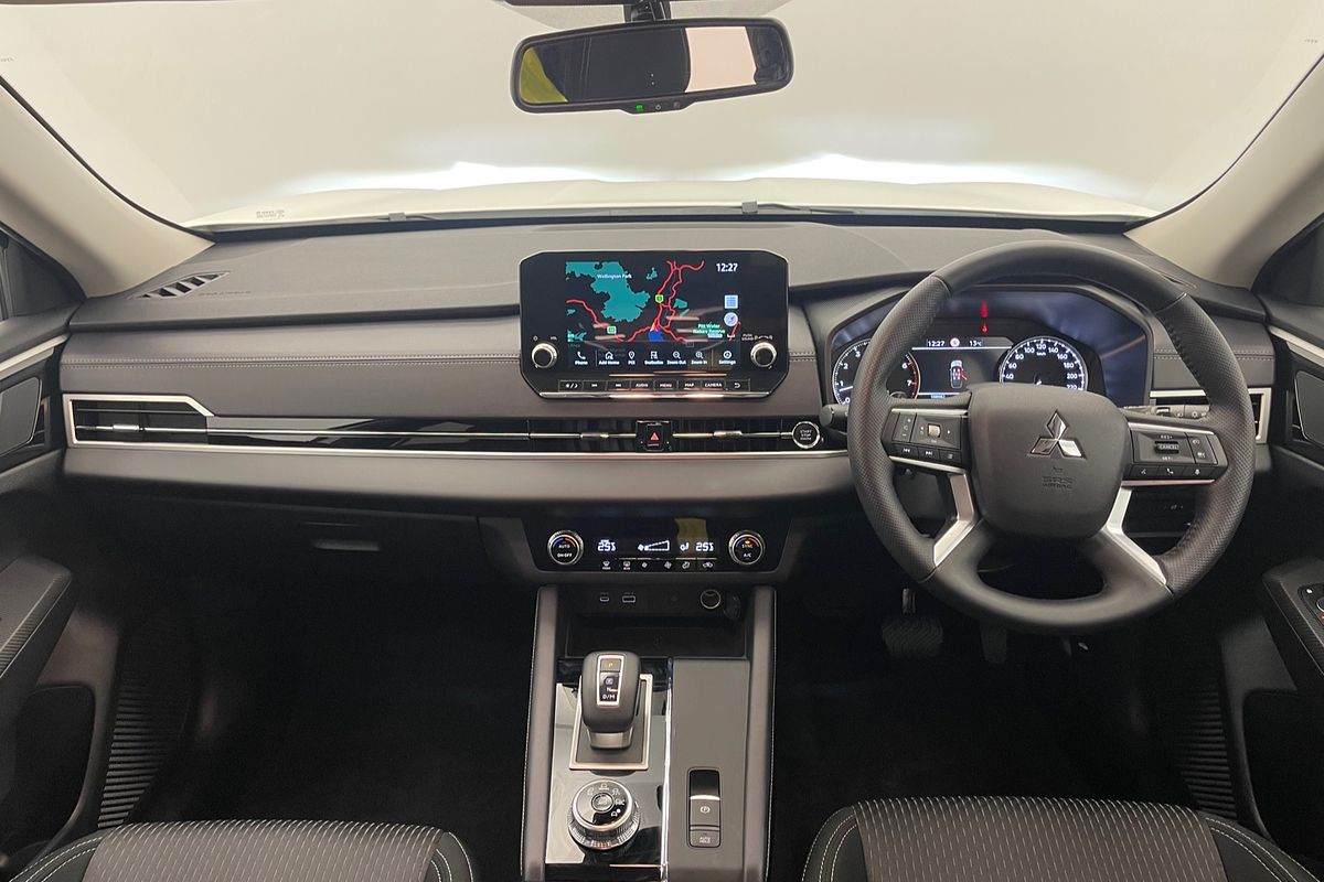 2023 Mitsubishi Outlander LS ZM