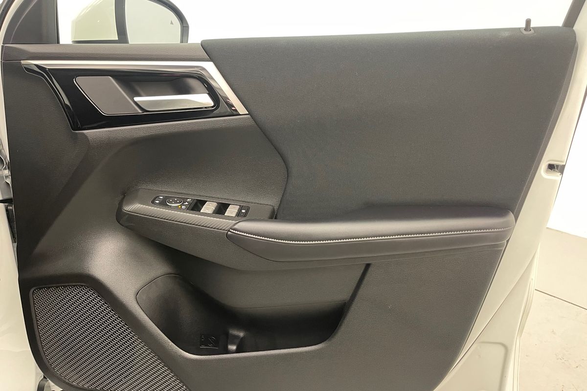 2023 Mitsubishi Outlander LS ZM