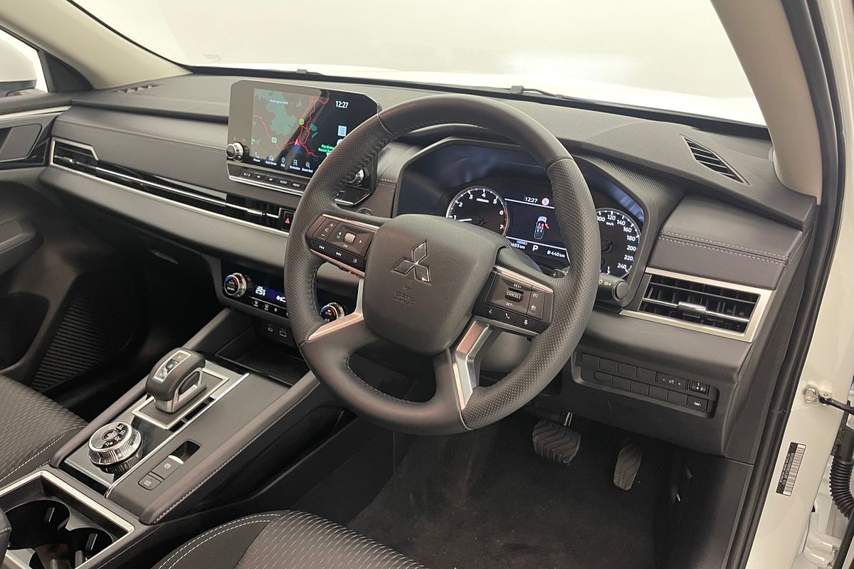 2023 Mitsubishi Outlander LS ZM
