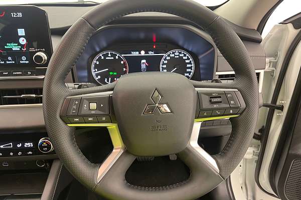 2023 Mitsubishi Outlander LS ZM