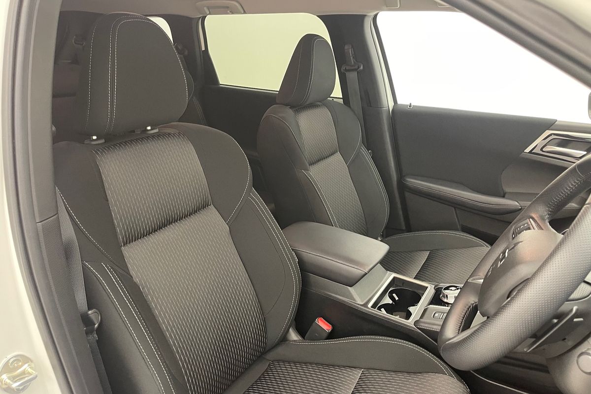 2023 Mitsubishi Outlander LS ZM
