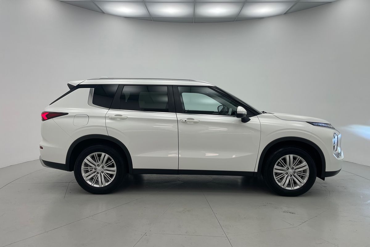 2023 Mitsubishi Outlander LS ZM