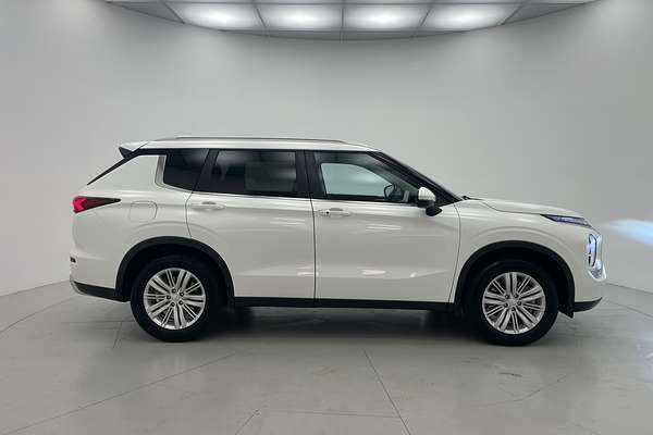 2023 Mitsubishi Outlander LS ZM