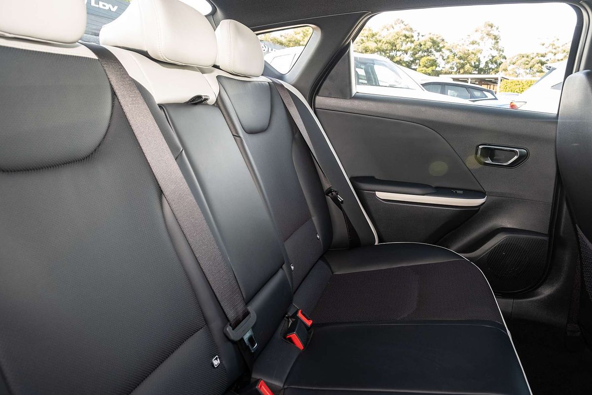 2025 Kia K4 GT-Line CL4m