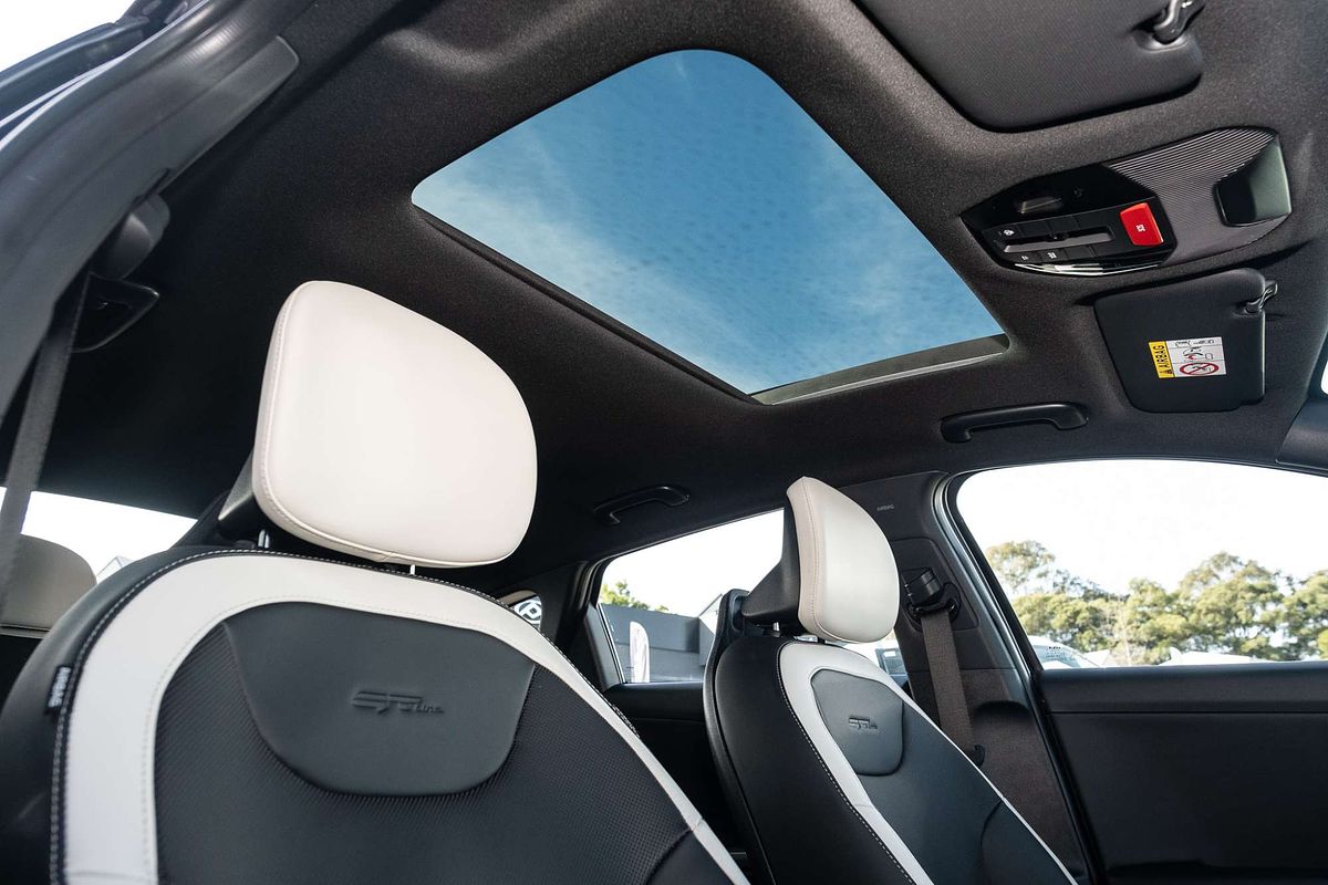 2025 Kia K4 GT-Line CL4m