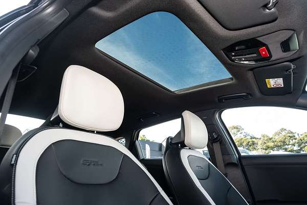 2025 Kia K4 GT-Line CL4m