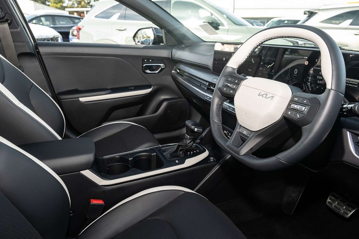 2025 Kia K4 GT-Line CL4m