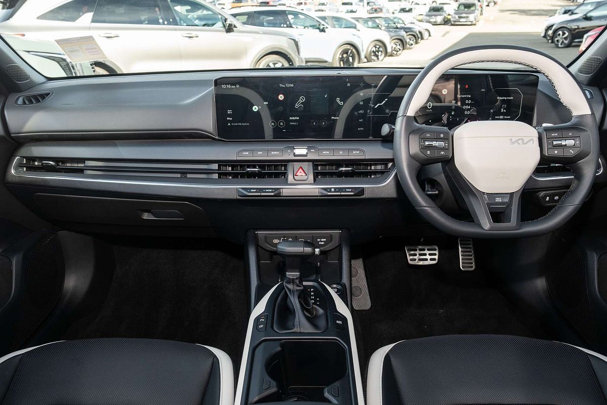 2025 Kia K4 GT-Line CL4m