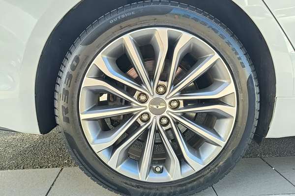 2014 Hyundai Genesis DH
