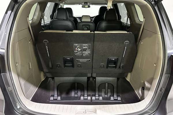 2017 Kia Carnival SLi YP