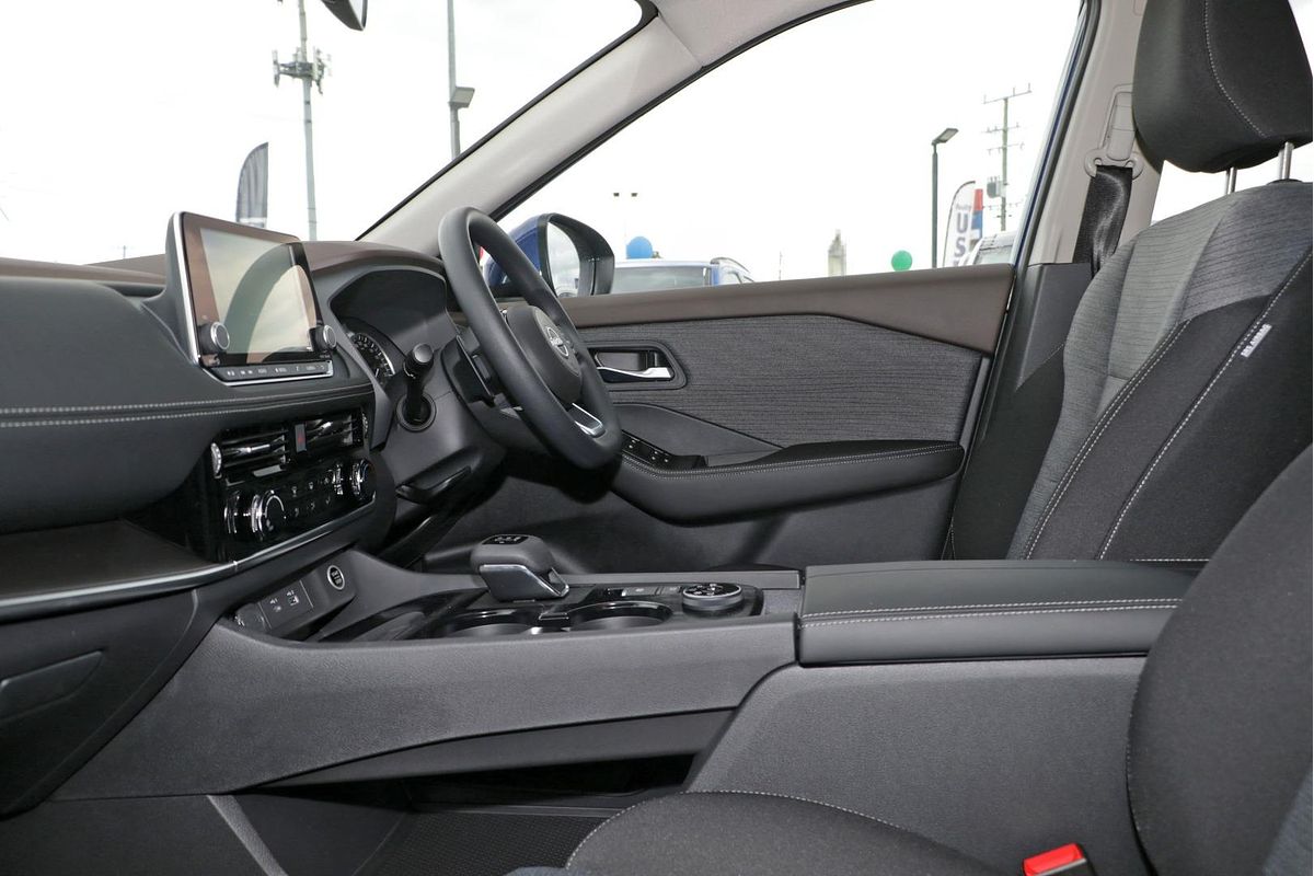 2025 Nissan X-TRAIL ST T33