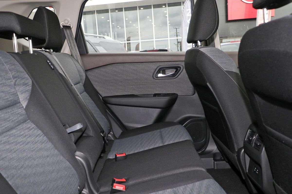 2025 Nissan X-TRAIL ST T33