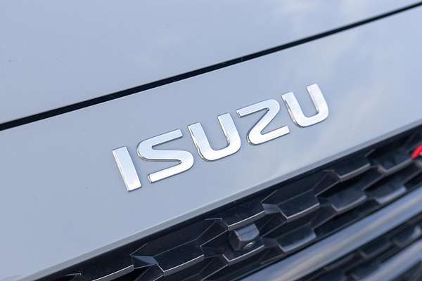 2025 Isuzu MU-X X-TERRAIN