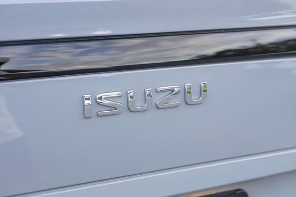 2025 Isuzu MU-X X-TERRAIN