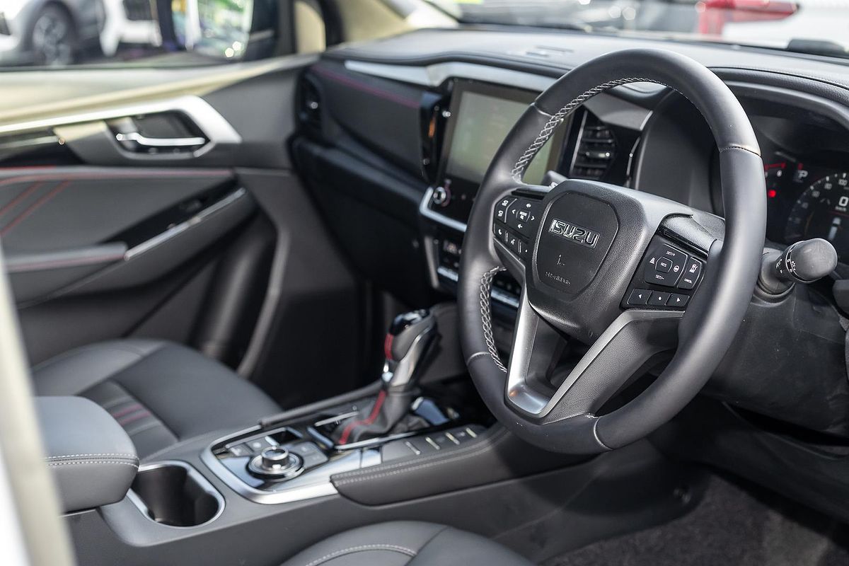 2025 Isuzu MU-X X-TERRAIN