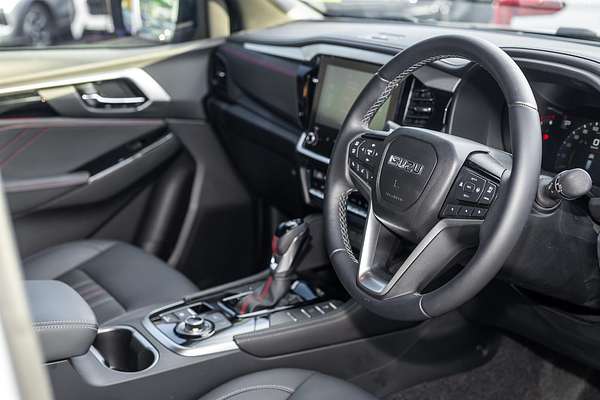 2025 Isuzu MU-X X-TERRAIN