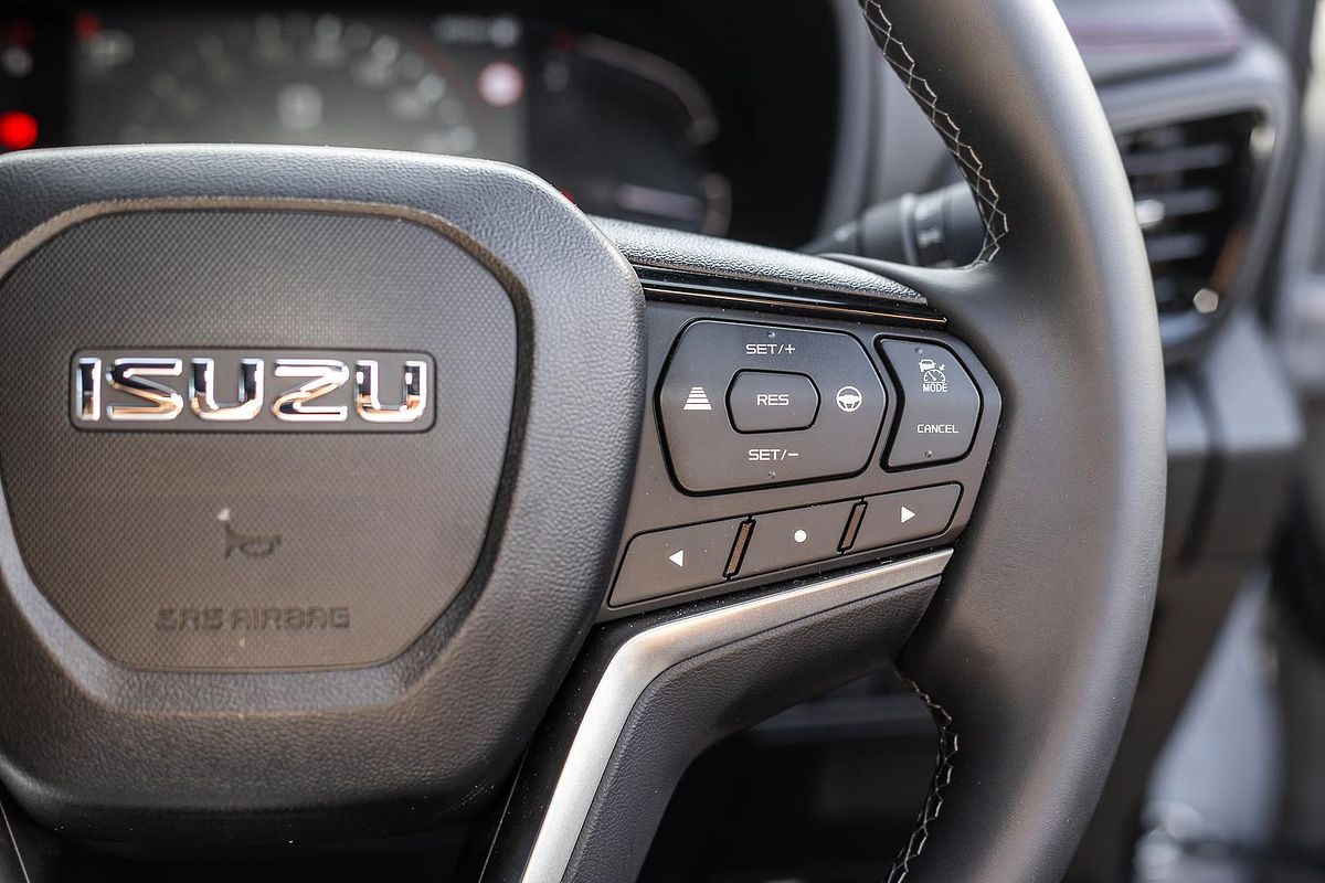 2025 Isuzu MU-X X-TERRAIN