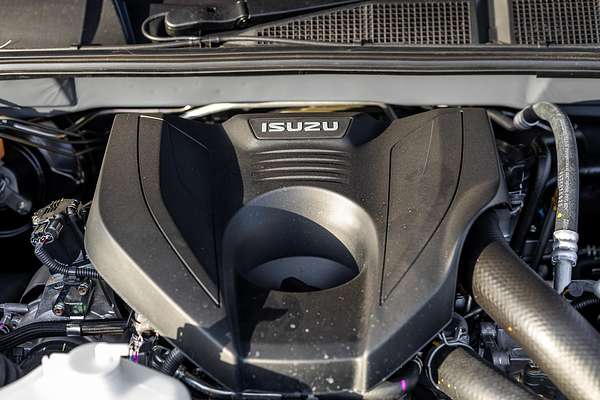 2025 Isuzu MU-X X-TERRAIN