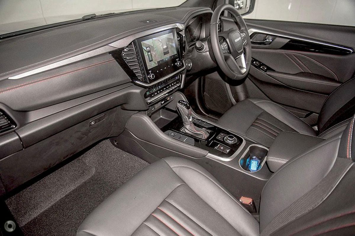 2025 Isuzu MU-X X-TERRAIN