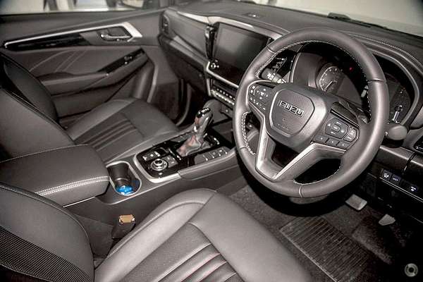 2025 Isuzu MU-X X-TERRAIN