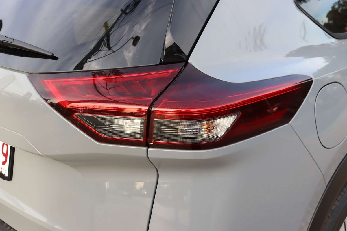 2025 Nissan X-TRAIL ST-L T33
