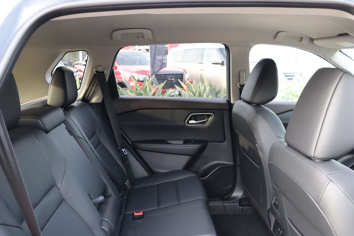 2025 Nissan X-TRAIL ST-L T33