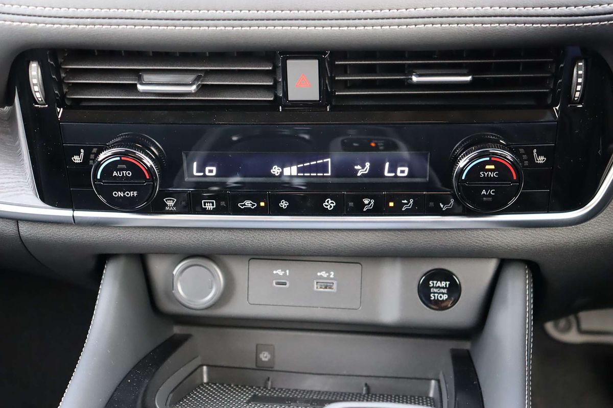 2025 Nissan X-TRAIL ST-L T33