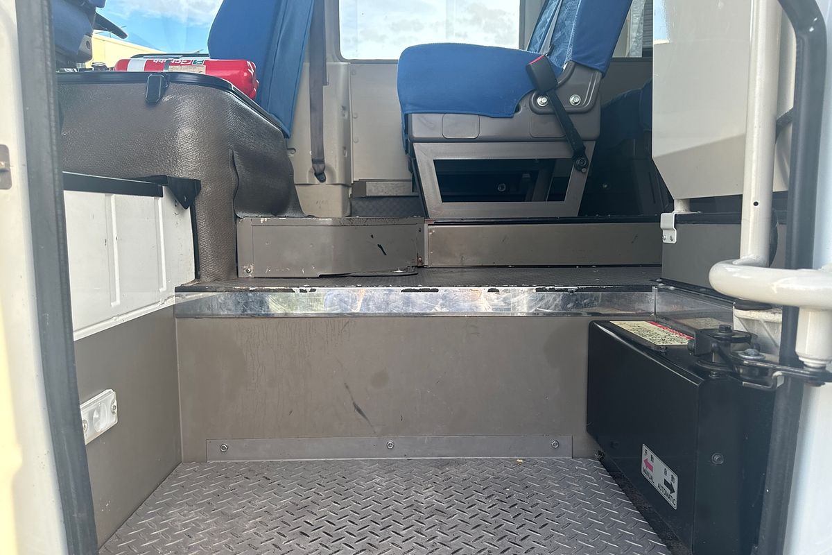 2015 Mitsubishi ROSA BUS DELUXE BE600