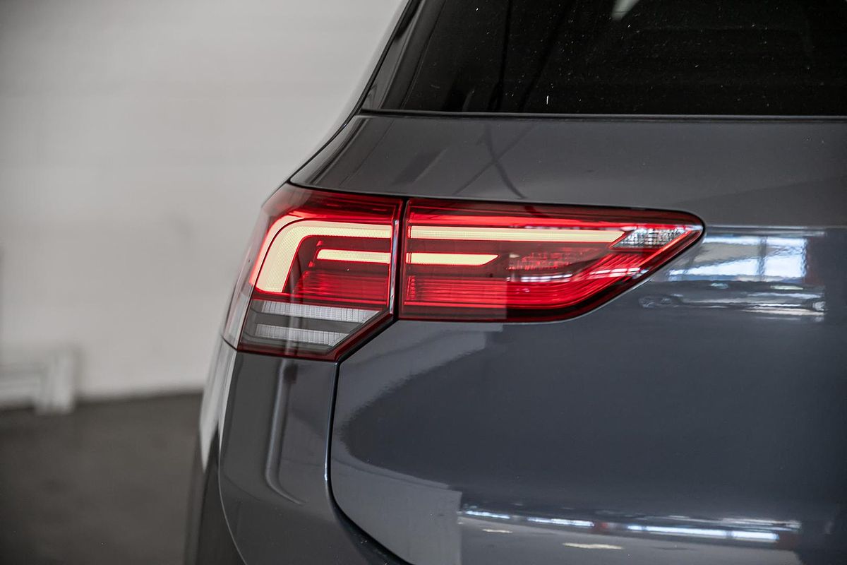 2021 Volkswagen Golf 110TSI R-Line 8