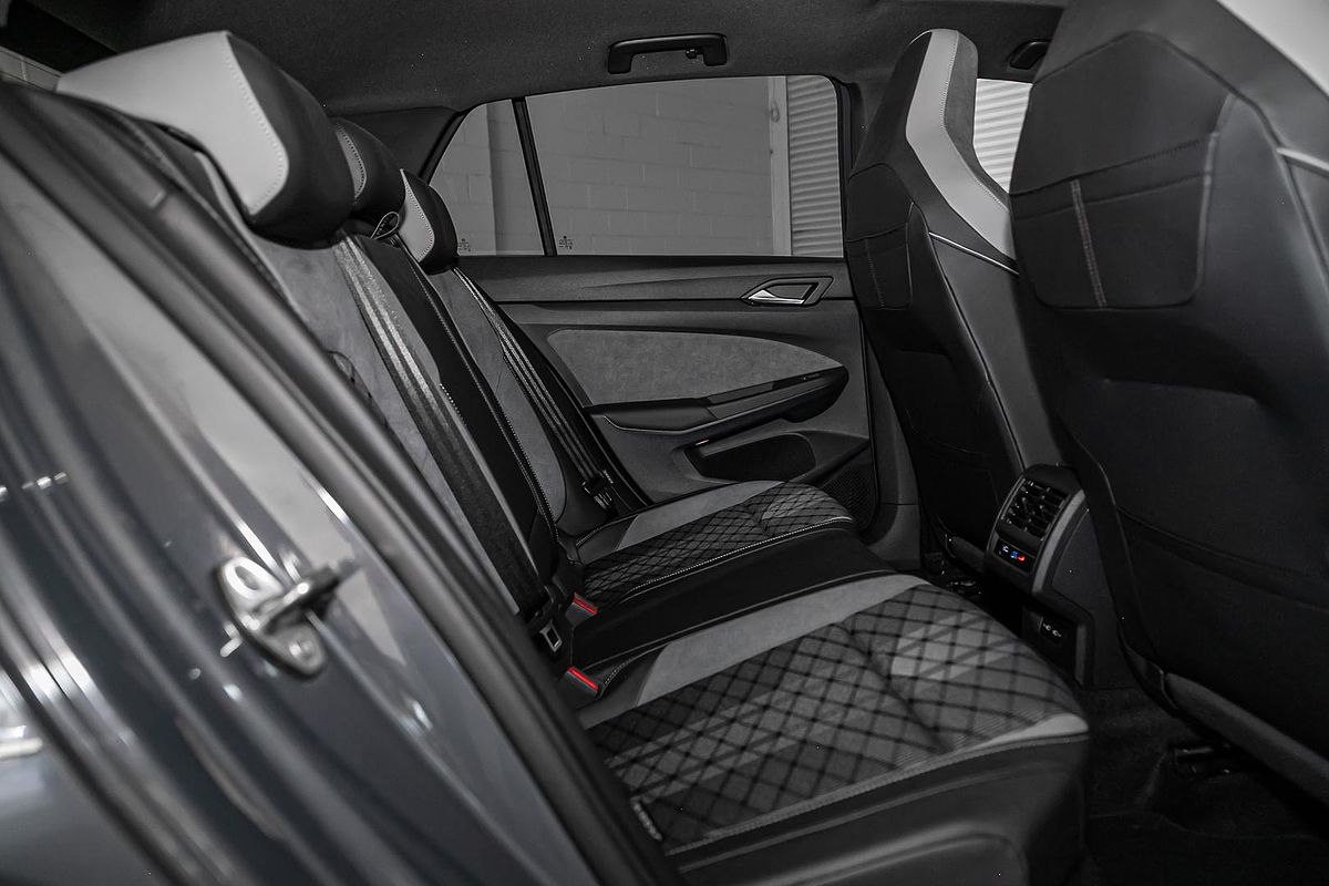 2021 Volkswagen Golf 110TSI R-Line 8