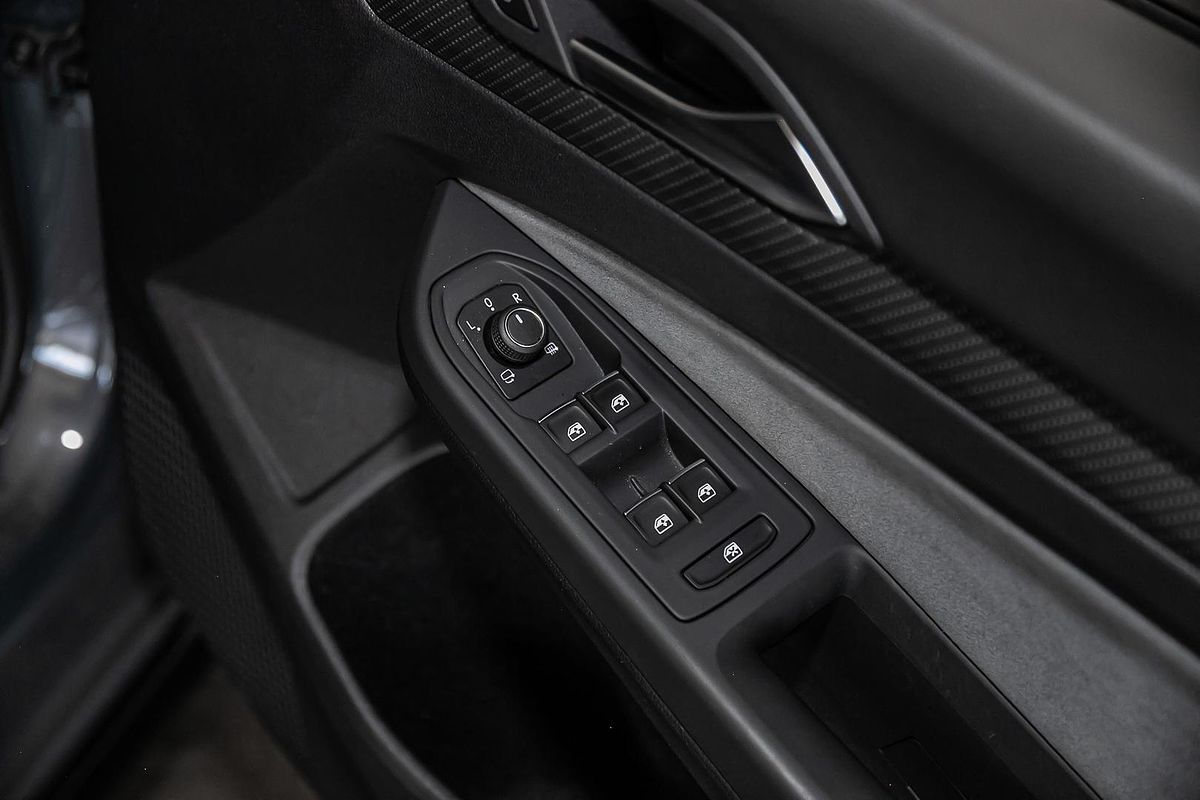 2021 Volkswagen Golf 110TSI R-Line 8