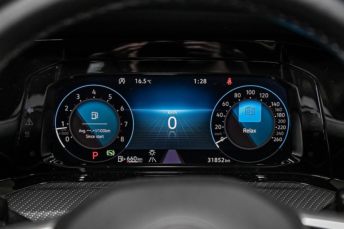 2021 Volkswagen Golf 110TSI R-Line 8
