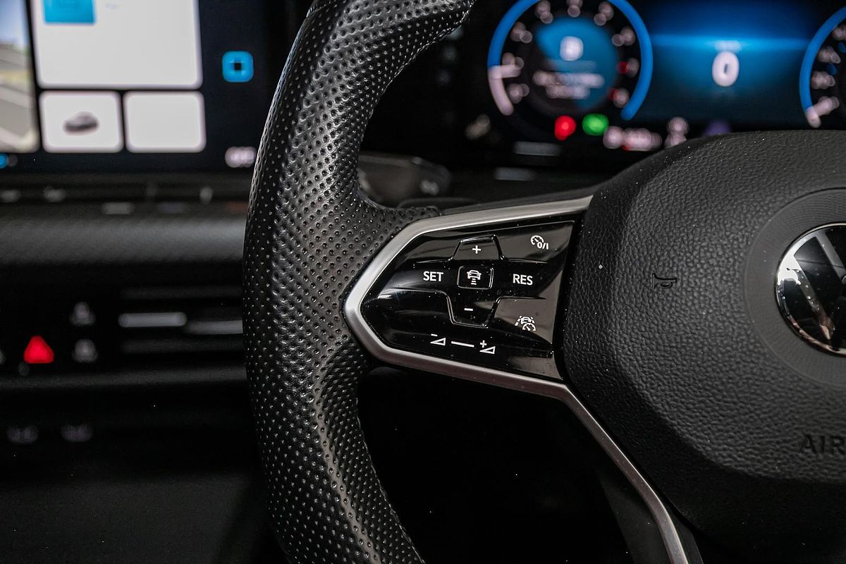 2021 Volkswagen Golf 110TSI R-Line 8