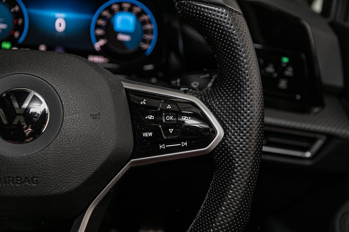 2021 Volkswagen Golf 110TSI R-Line 8