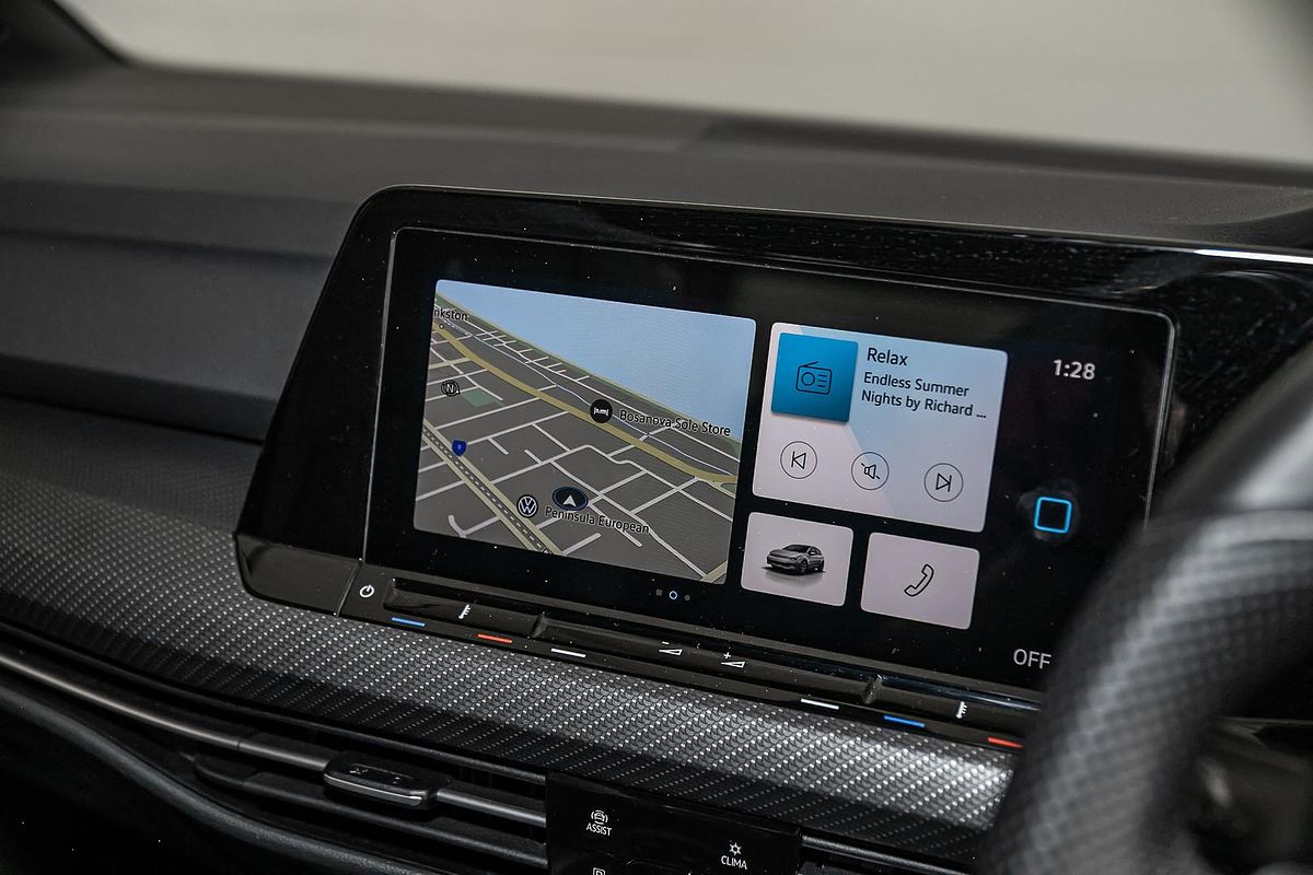 2021 Volkswagen Golf 110TSI R-Line 8
