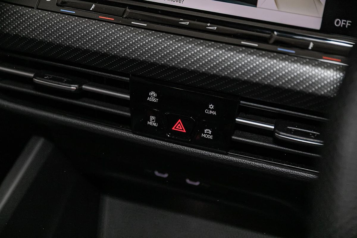 2021 Volkswagen Golf 110TSI R-Line 8