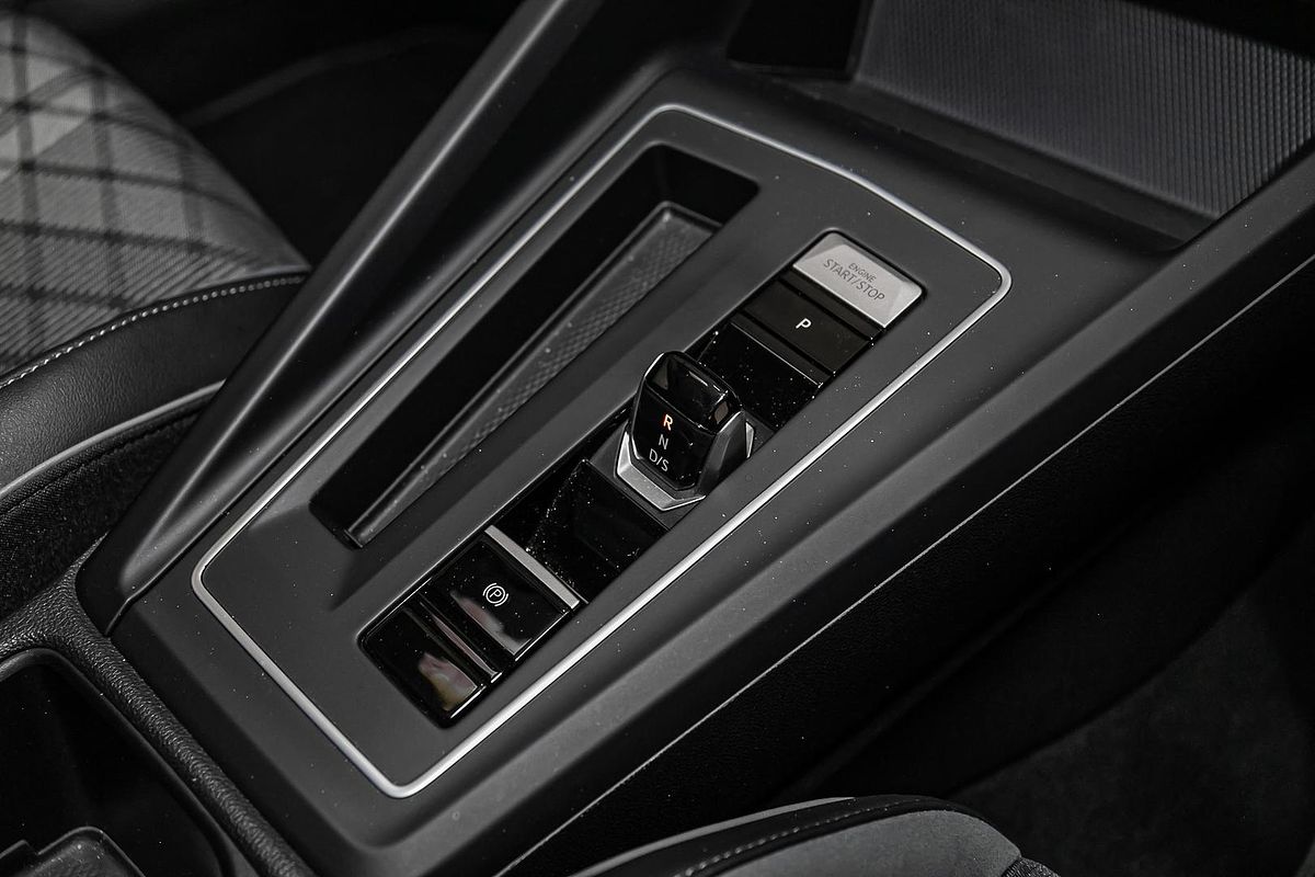 2021 Volkswagen Golf 110TSI R-Line 8