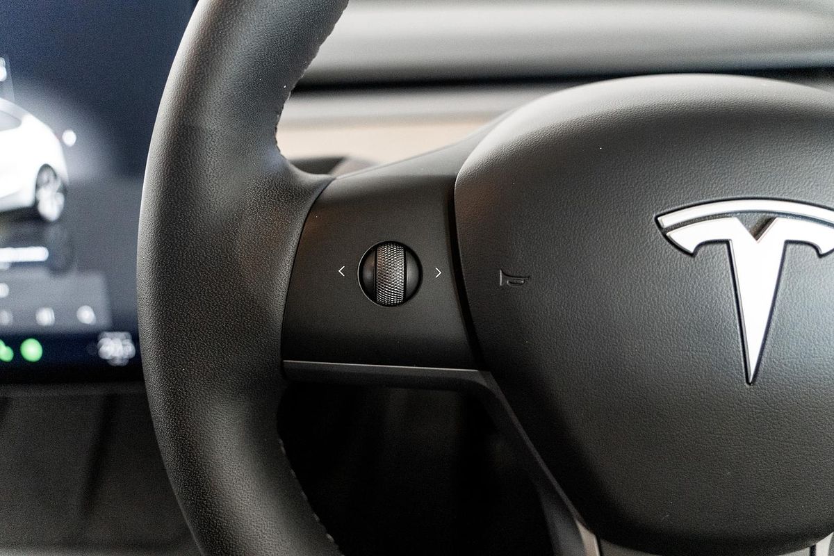 2023 Tesla Model Y Rear-Wheel Drive
