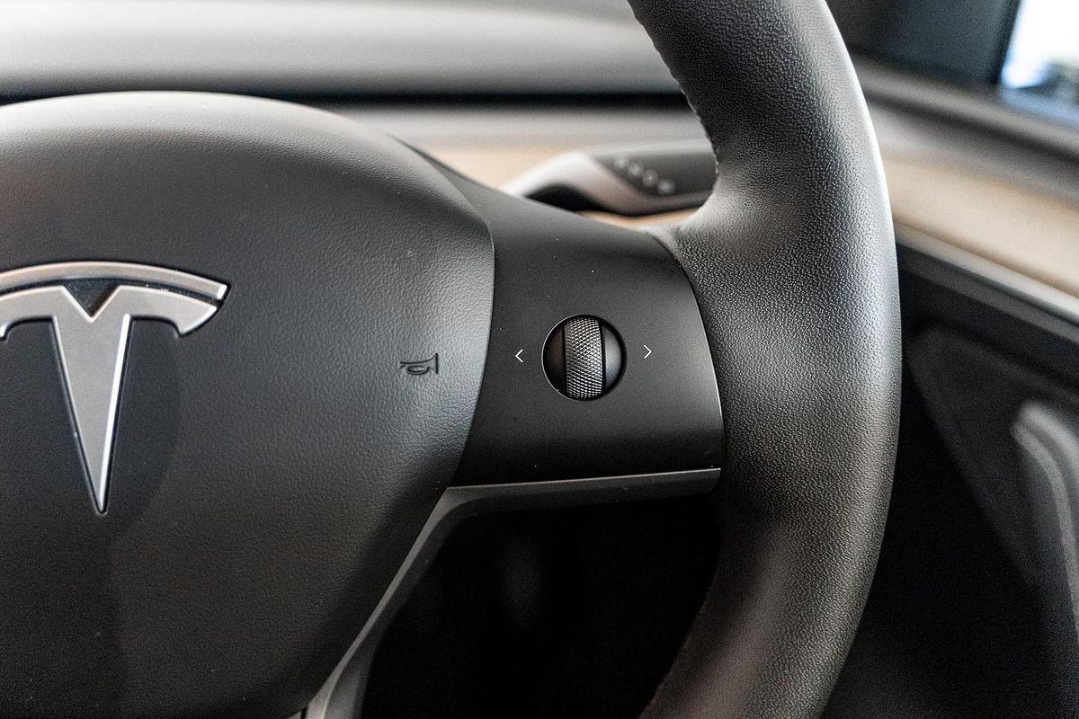 2023 Tesla Model Y Rear-Wheel Drive