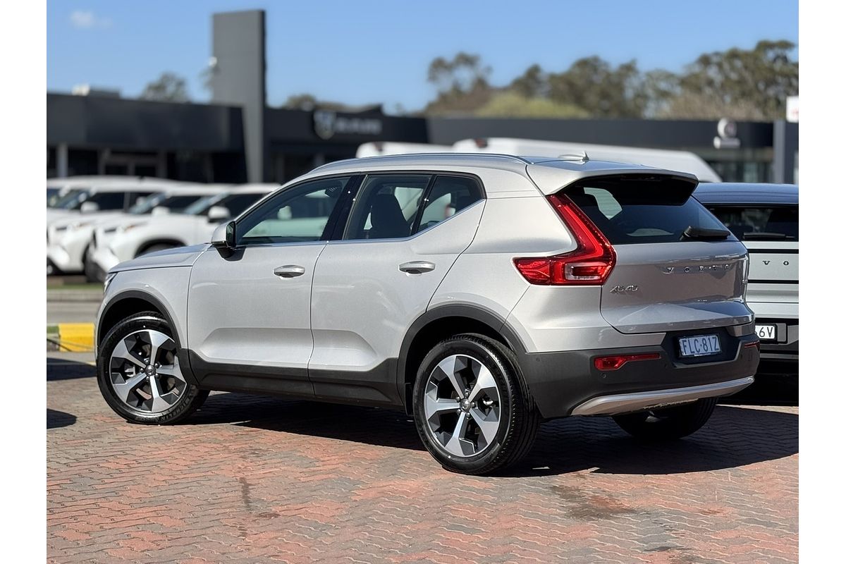 2023 Volvo XC40 Ultimate B4 Bright